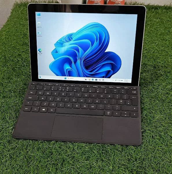 Surface GO 8GB 128GB, 10' 2k Touch Display Brand New Condition 5