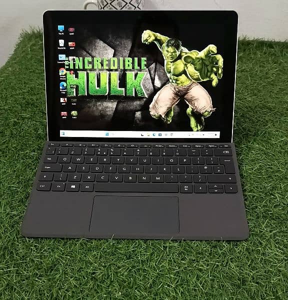 Surface GO 8GB 128GB, 10' 2k Touch Display Brand New Condition 12