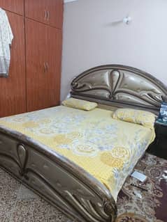 urjent sale Used king size double bed without foam for sale 0