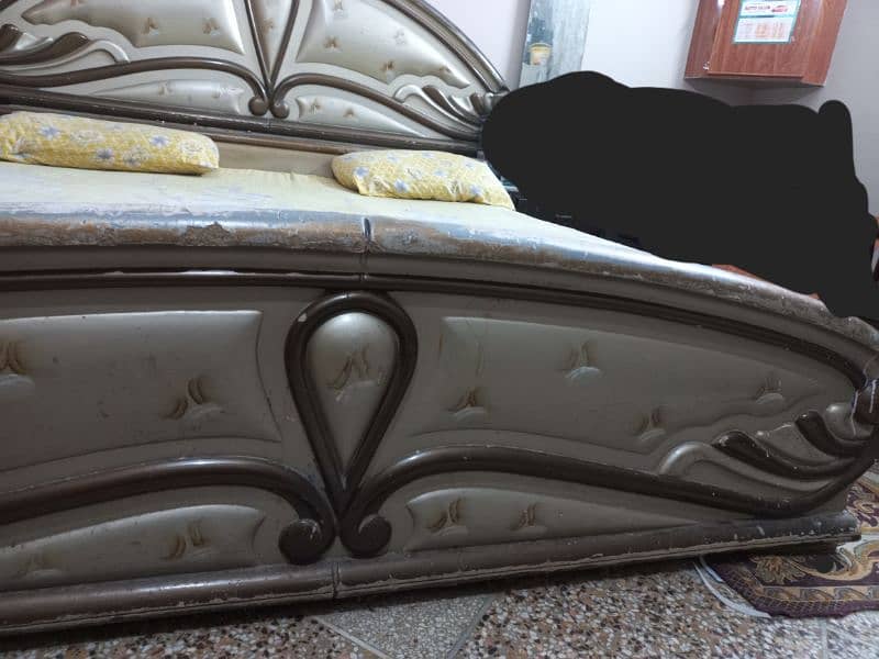 urjent sale Used king size double bed without foam for sale 1