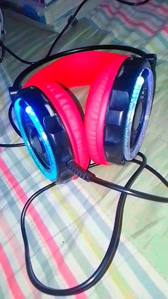 gaming headphone. . 3