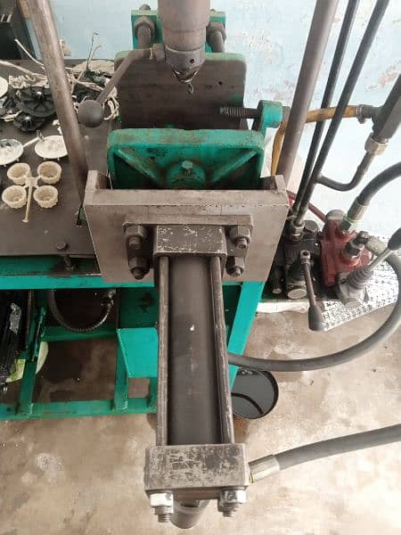 hydraulic molding machine 2