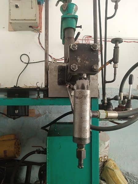 hydraulic molding machine 8
