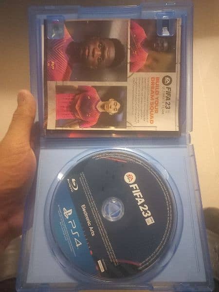 fifa 23 disc used but it is  really good condition and with box 2