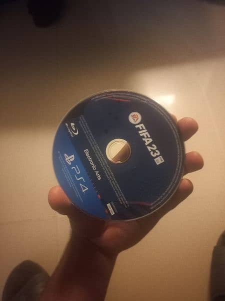 fifa 23 disc used but it is  really good condition and with box 3