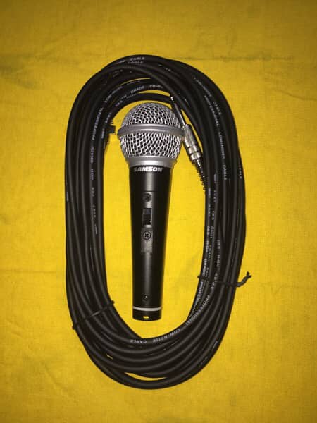 Handheld mic with cable 3