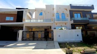 10 Marla 
Bungalow 
For Sale In A Block Of Beacon House Society Lahore