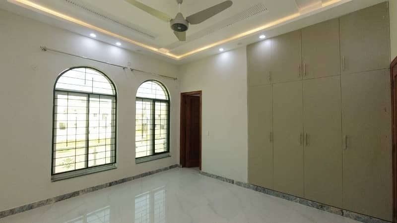 10 Marla 
Bungalow 
For Sale In A Block Of Beacon House Society Lahore 14