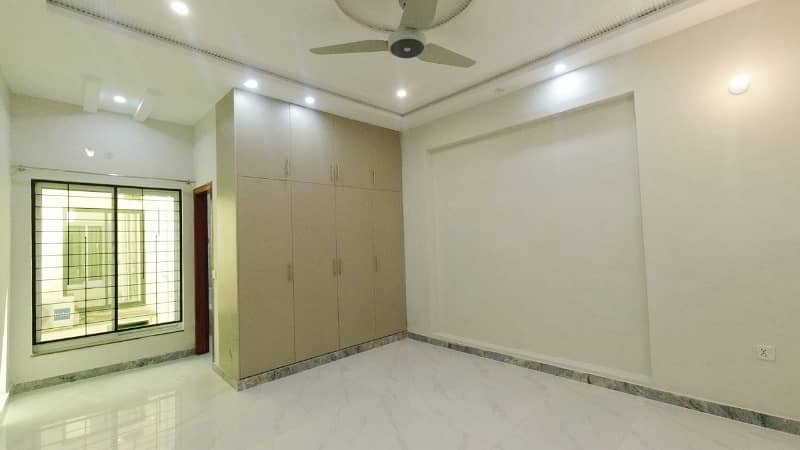 10 Marla 
Bungalow 
For Sale In A Block Of Beacon House Society Lahore 18
