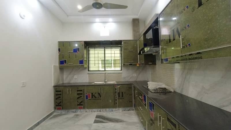 10 Marla 
Bungalow 
For Sale In A Block Of Beacon House Society Lahore 19