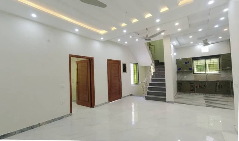 10 Marla 
Bungalow 
For Sale In A Block Of Beacon House Society Lahore 23