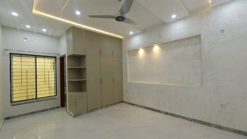 10 Marla 
Bungalow 
For Sale In A Block Of Beacon House Society Lahore 31