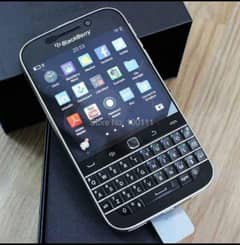 Blackberry Q20 classic with box and charger 0