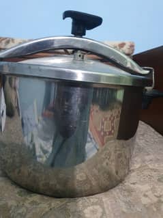Second hand Pressure cooker