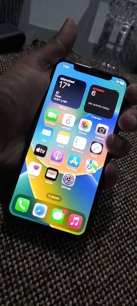 iphone x  American model in mint condition 0
