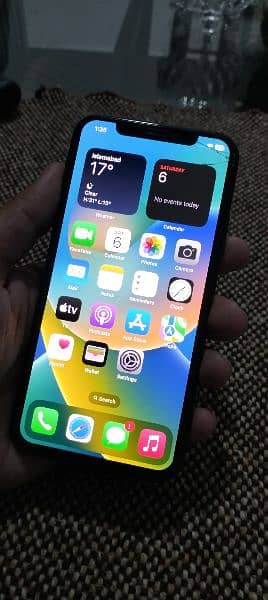 iphone x  American model in mint condition 3