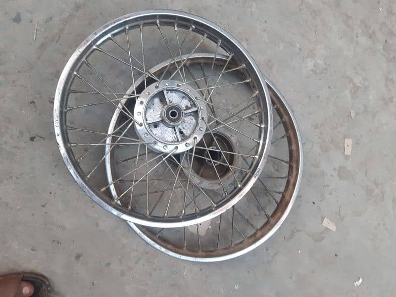 Honda 70cc bike wheel complete Hab ke shat Aage wala Piche wala 2 pic 1