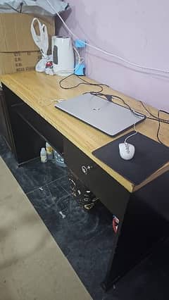 laptop Table, computer tablet good condition