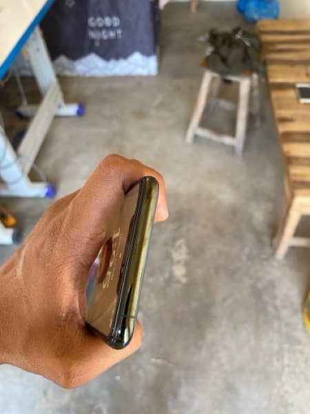 iphone 11 pro Max 64gb factory unlocked non pta 2