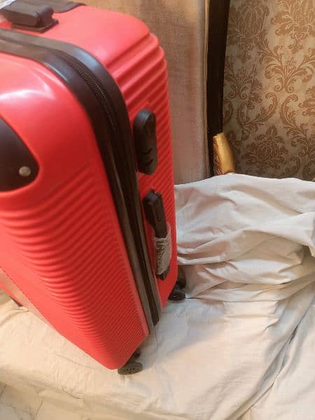 Medium size travel suitcase unbreakable travel suitcase 1