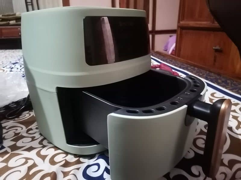 I am selling Air fryers ( Silver Crest) 1
