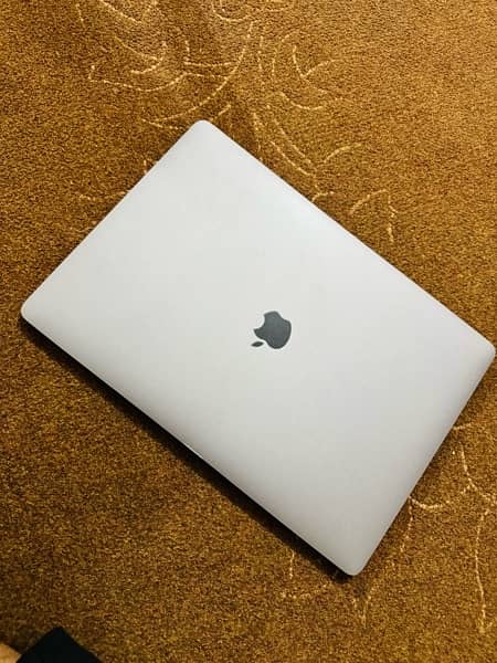 Mac Book Pro 2018 Model Core i7 (10/10) 1