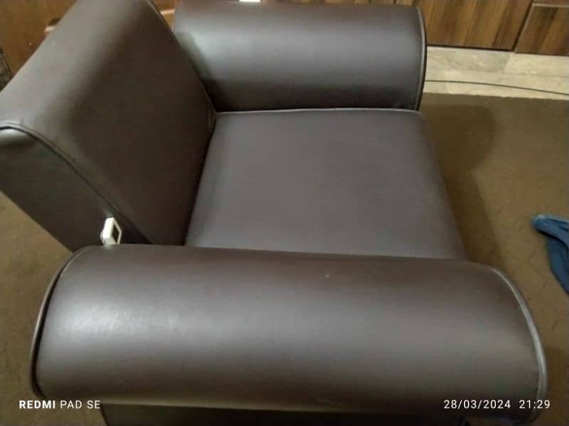 just like brand new, single seater Diamond Leatheride sofa 2