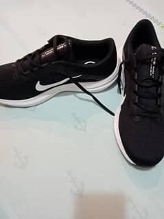 New Original Nike Shoe Pair - Size 9 - Buy or Exchange