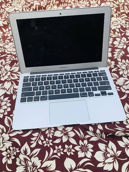 Macbook Air 2014 (11 inch ) with original charger and cables 0