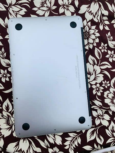 Macbook Air 2014 (11 inch ) with original charger and cables 2