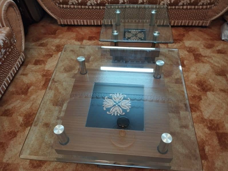 brand new condition 3 table one big 2 small size 4