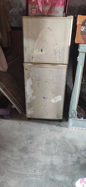 small size fridge 5.6 feet Colling zbrdst krti h 10/10 colling 2