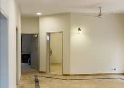 10 Marla Spacious Lower Portion Available In Allama Iqbal Town - Raza Block For rent