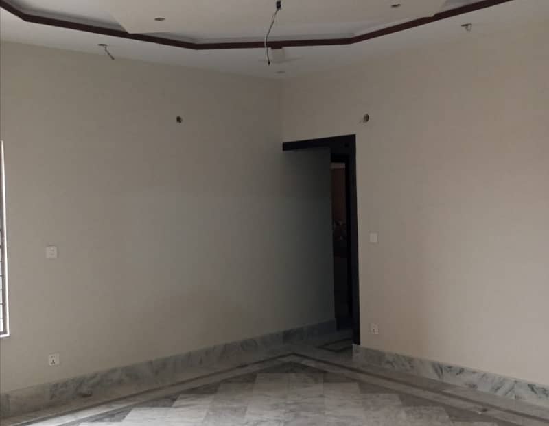 10 Marla Spacious Lower Portion Available In Allama Iqbal Town - Raza Block For rent 1