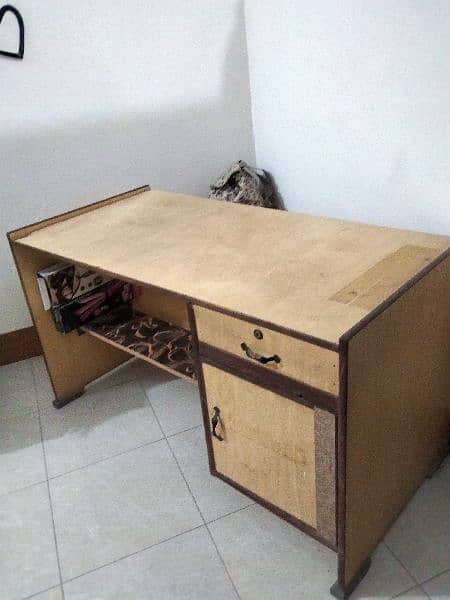 office table, good condition, hard durable wood. 1