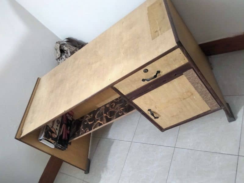 office table, good condition, hard durable wood. 2