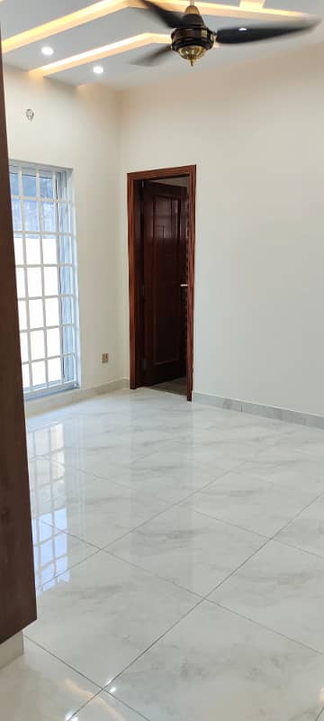 8 MARLA UPPER PORTION HOT LOCATION FOR RENT IN DHA RAHBER 11 0