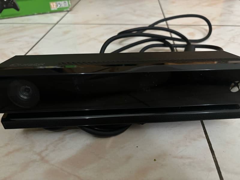 XBOX ONE 500GB WITH KINECT 5