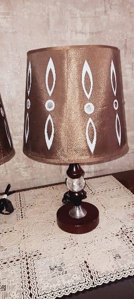 a pair of table lamp 1
