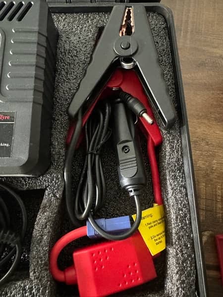 car charger Jump starter with air pump 3