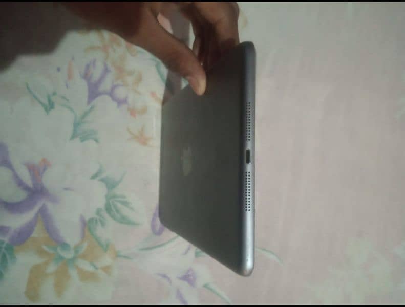 Apple I pad mini 2 GB 16 Ram 6