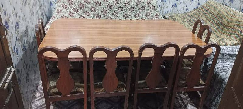 Dining table with 6 comfortable chairs 3
