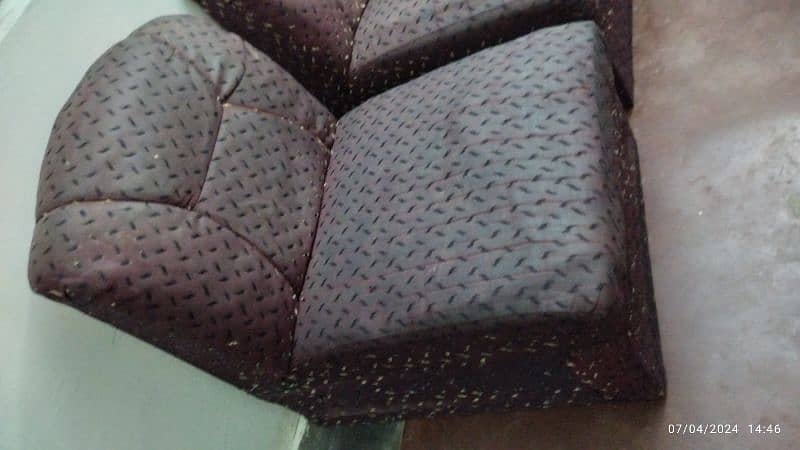 Executive chanute style 2 seater sofa condition 10/10 5