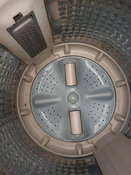 SAMSUNG AUTO MATIC WASHING MACHINE ALMOST NEW FOR SALE . 1