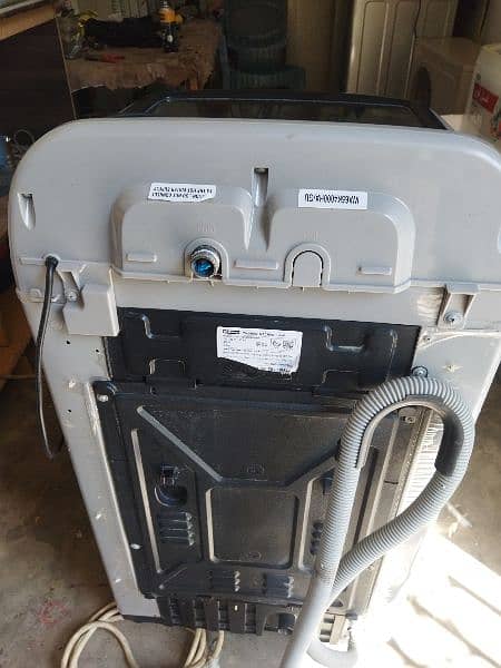 SAMSUNG AUTO MATIC WASHING MACHINE ALMOST NEW FOR SALE . 4