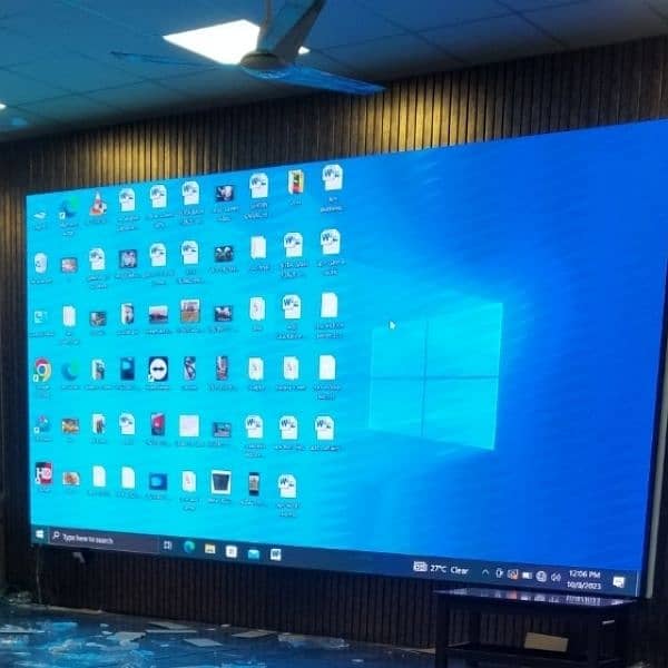 indoor screens . customize zises. best for auditoriums& conference rooms 0