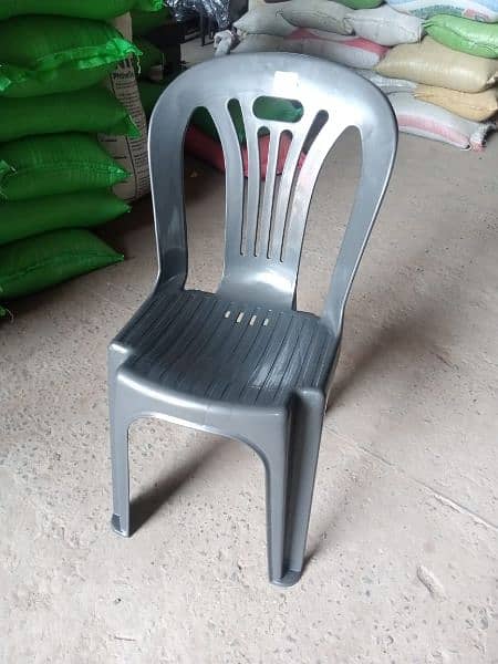 Full plastic W/O Aram chairs 1