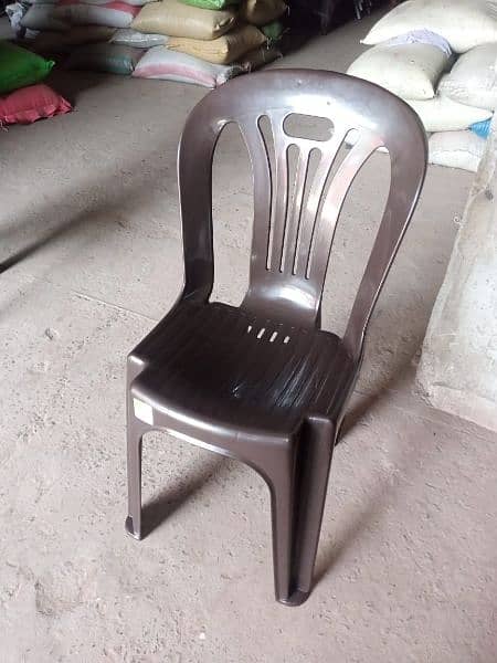 Full plastic W/O Aram chairs 2