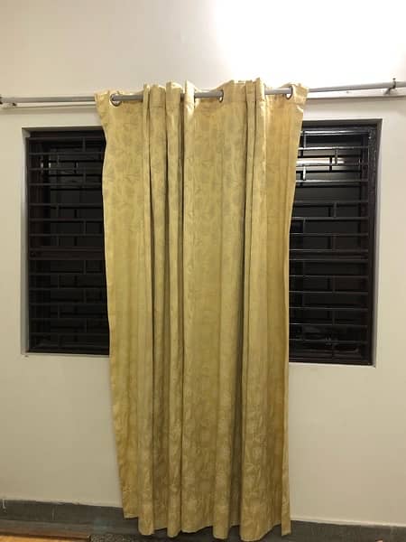 4 curtains 0