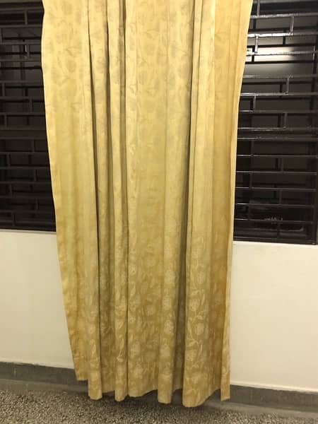 4 curtains 1